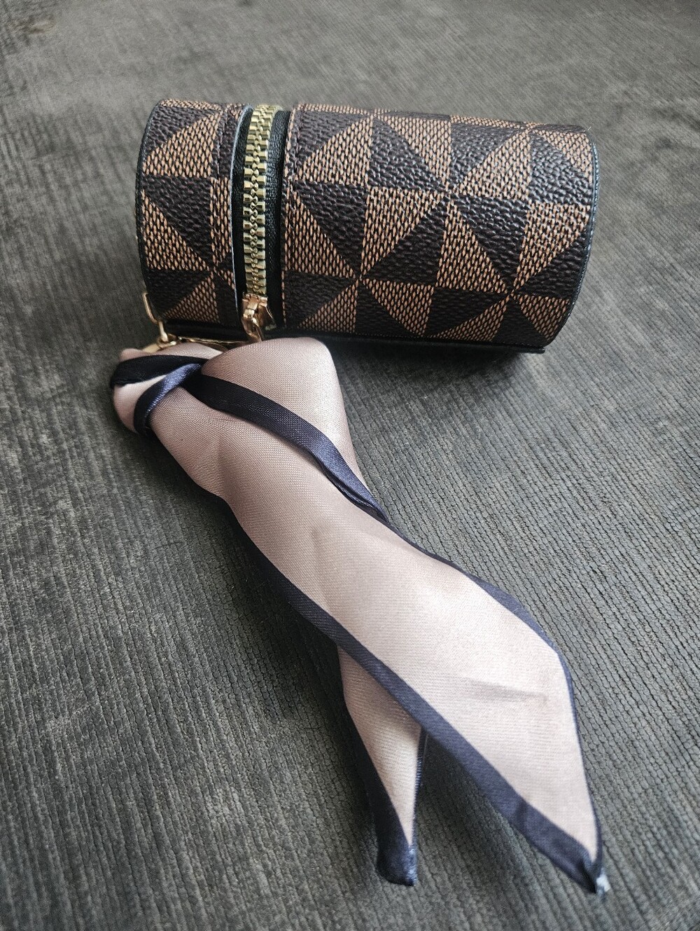 Brown Geometric Round Wristlet Bag
